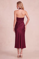 Laden Sie das Bild in den Galerie-Viewer, Burgunderrotes Sheath Cowl Neckholder Satin Midi Hochzeitsgastkleid mit Spitze
