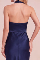 Laden Sie das Bild in den Galerie-Viewer, Burgunderrotes Sheath Cowl Neckholder Satin Midi Hochzeitsgastkleid mit Spitze