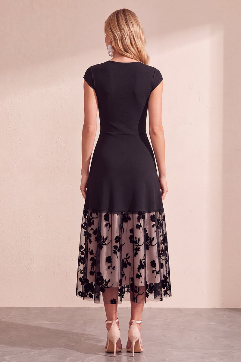 Laden Sie das Bild in den Galerie-Viewer, Schwarzes A-Linie Rundhals Blumen Tüll Midi Hochzeitsgastkleid