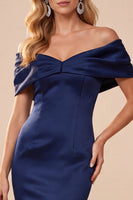 Laden Sie das Bild in den Galerie-Viewer, Dunkelblaues Schulterloses Satin Gerafftes Langes Festkleid