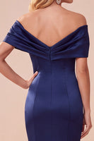 Laden Sie das Bild in den Galerie-Viewer, Dunkelblaues Schulterloses Satin Gerafftes Langes Festkleid