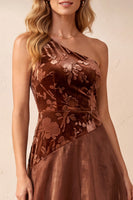 Laden Sie das Bild in den Galerie-Viewer, Kaffee A-Linie Einschulter Geblümtes Langes Festkleid