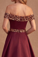 Laden Sie das Bild in den Galerie-Viewer, Bordeauxrotes Schulterloses Langes A-Linie Satin Festliches Kleid mit Pailletten