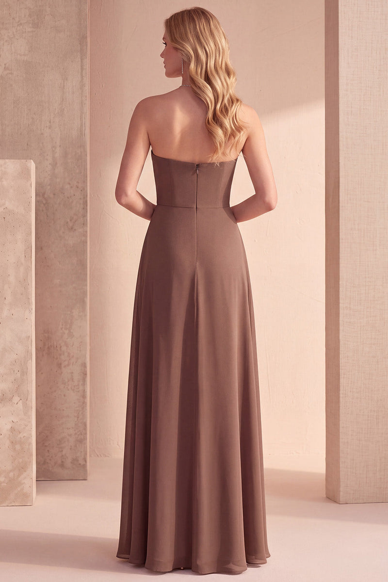 Laden Sie das Bild in den Galerie-Viewer, Kaffee A-Linie Trägerloses Gerafftes Chiffon Maxi Abendkleid mit Perlen