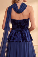 Laden Sie das Bild in den Galerie-Viewer, Dunkelblaues A-Linie Samt Trägerloses Chiffon Bedrucktes Langes Festkleid