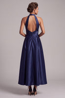 Laden Sie das Bild in den Galerie-Viewer, Dunkelblaues A-Linie Satin Halter Gerafftes Midi Festkleid