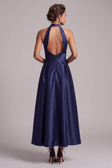 Dunkelblaues A-Linie Satin Halter Gerafftes Midi Festkleid
