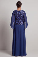 Laden Sie das Bild in den Galerie-Viewer, Marineblaues A-Linie Bateau-Hals Muster Chiffon Langes kleid der Mutter der Braut mit Flatterärmeln