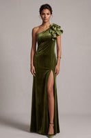 Laden Sie das Bild in den Galerie-Viewer, Olive Samt Sheath Rüschen Einschulter Langes Festkleid mit Schlitz