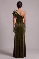 Laden Sie das Bild in den Galerie-Viewer, Olive Samt Sheath Rüschen Einschulter Langes Festkleid mit Schlitz