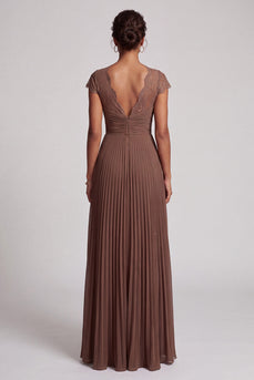 Coffee A-Linie V-Ausschnitt Chiffon Plissiertes Langes Festliches Kleid mit Spitze