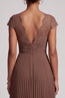 Laden Sie das Bild in den Galerie-Viewer, Coffee A-Linie V-Ausschnitt Chiffon Plissiertes Langes Festliches Kleid mit Spitze