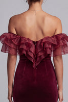 Laden Sie das Bild in den Galerie-Viewer, Burgundergrünes Meerjungfrauen Samt Rüschen Schulterfreies Langes Festkleid