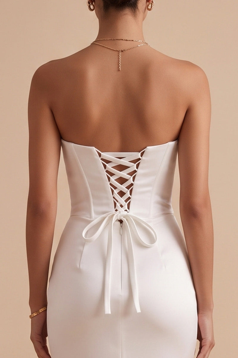 Laden Sie das Bild in den Galerie-Viewer, Weißes Meerjungfrauen Satin Trägerloses Gerafftes Maxi Hochzeitskleid mit Schlitz