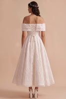 Laden Sie das Bild in den Galerie-Viewer, Weißes A-Linie Off-the-shoulder Spitze Midi-Hochzeitskleid