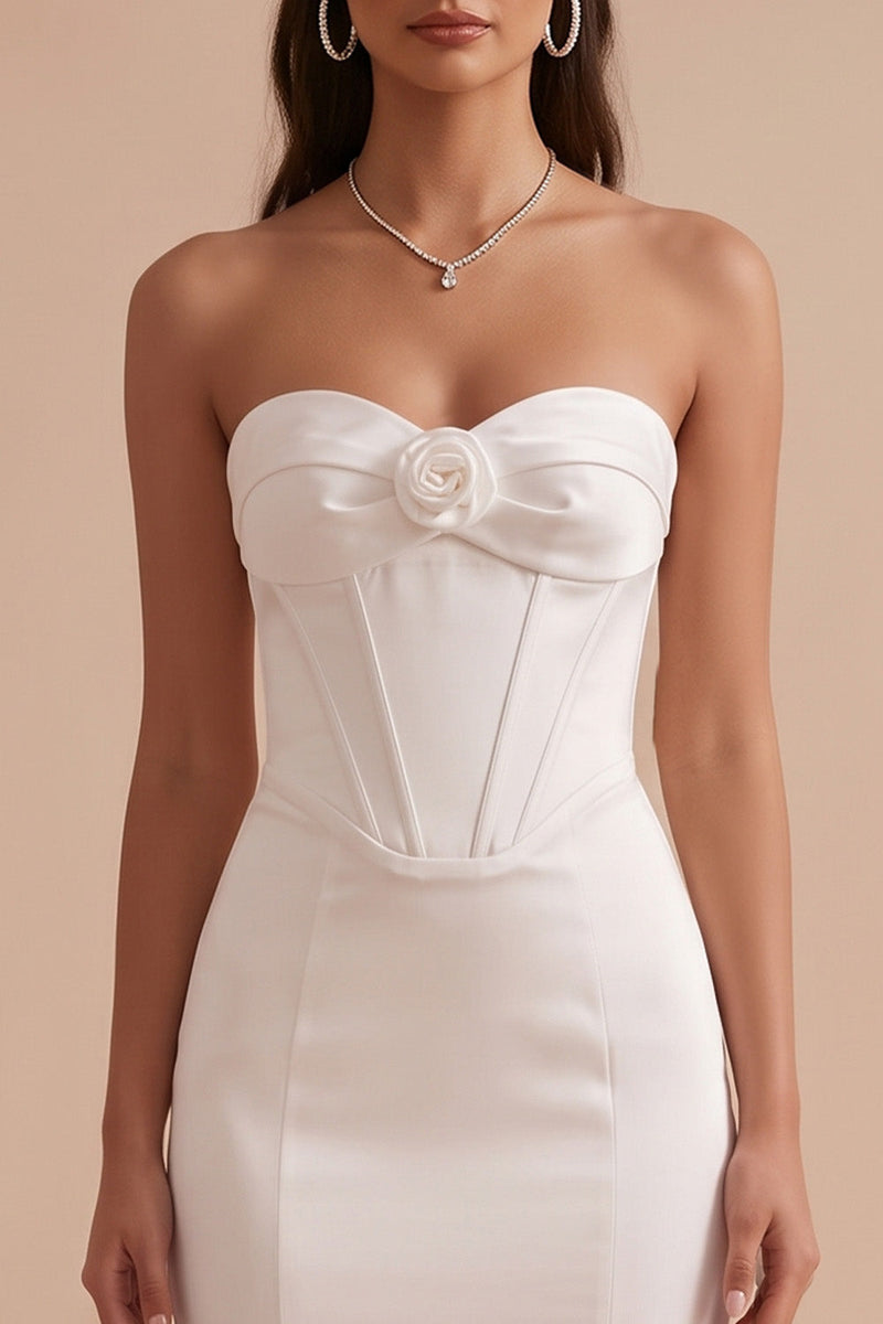 Laden Sie das Bild in den Galerie-Viewer, Weißes Korsett Meerjungfrauen Satin Trägerloses Langes Hochzeitskleid mit 3D-Blume