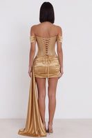 Laden Sie das Bild in den Galerie-Viewer, Goldenes Schulterloses Gerafftes Satin Cocktailkleid mit Perlen und Drapierung