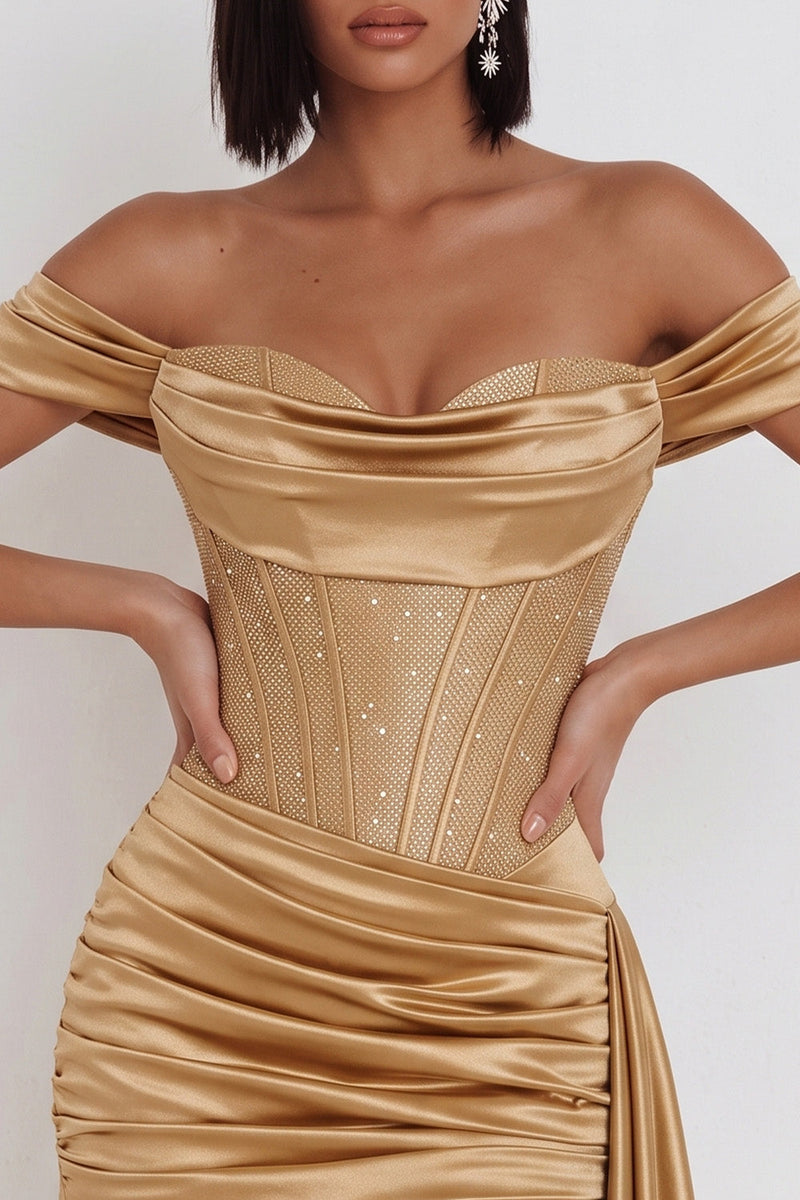 Laden Sie das Bild in den Galerie-Viewer, Goldenes Schulterloses Gerafftes Satin Cocktailkleid mit Perlen und Drapierung