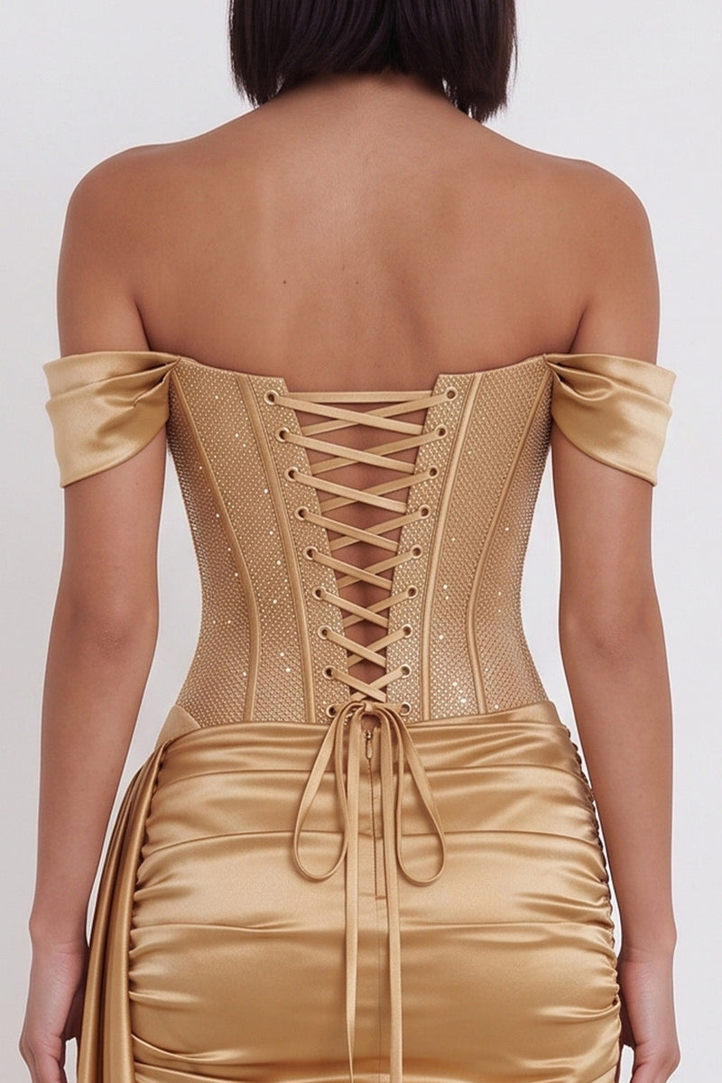 Laden Sie das Bild in den Galerie-Viewer, Goldenes Schulterloses Gerafftes Satin Cocktailkleid mit Perlen und Drapierung