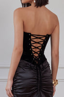 Laden Sie das Bild in den Galerie-Viewer, Schwarzes Bodycon Samt Trägerloses Gerafftes Kurzes Cocktailkleid