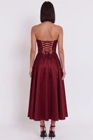 Laden Sie das Bild in den Galerie-Viewer, Schwarzes Trägerloses A-Linie Midi Cocktailkleid mit Schlitz