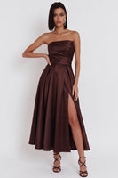 Laden Sie das Bild in den Galerie-Viewer, Schwarzes Trägerloses A-Linie Midi Cocktailkleid mit Schlitz