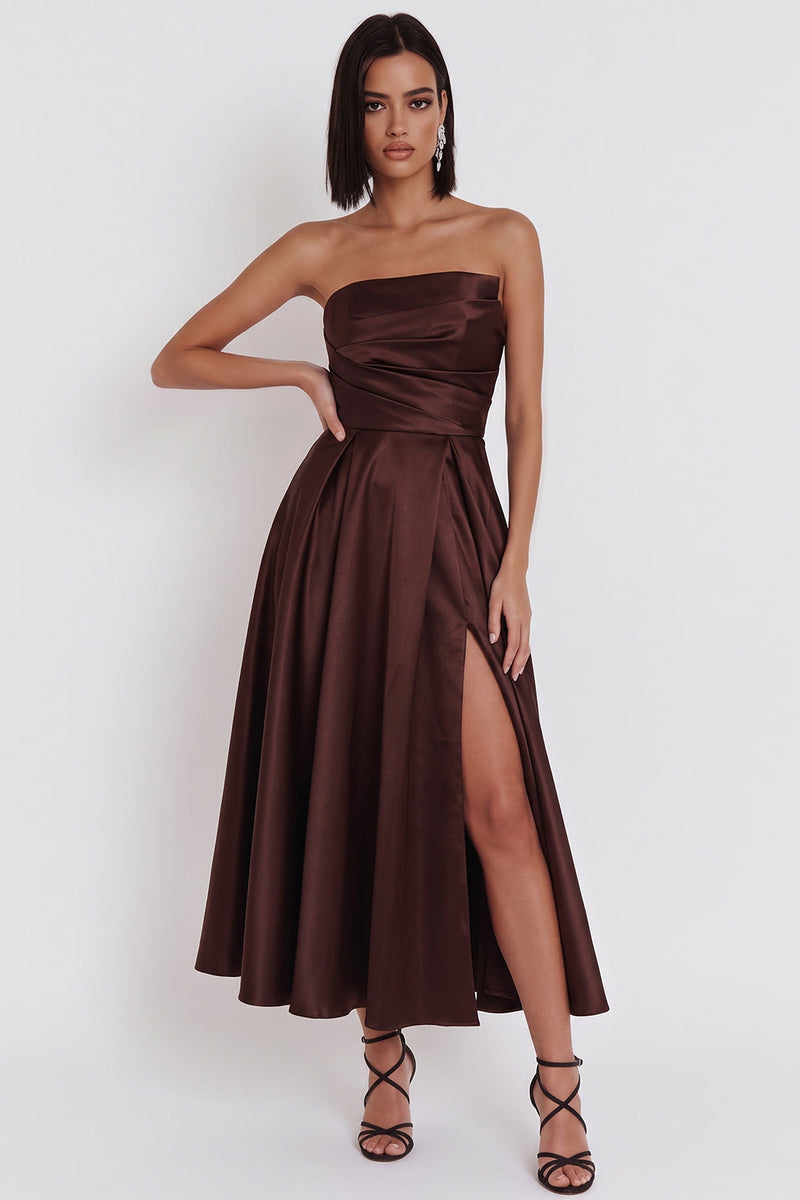 Laden Sie das Bild in den Galerie-Viewer, Schwarzes Trägerloses A-Linie Midi Cocktailkleid mit Schlitz
