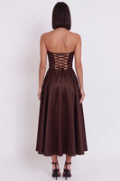 Laden Sie das Bild in den Galerie-Viewer, Schwarzes Trägerloses A-Linie Midi Cocktailkleid mit Schlitz