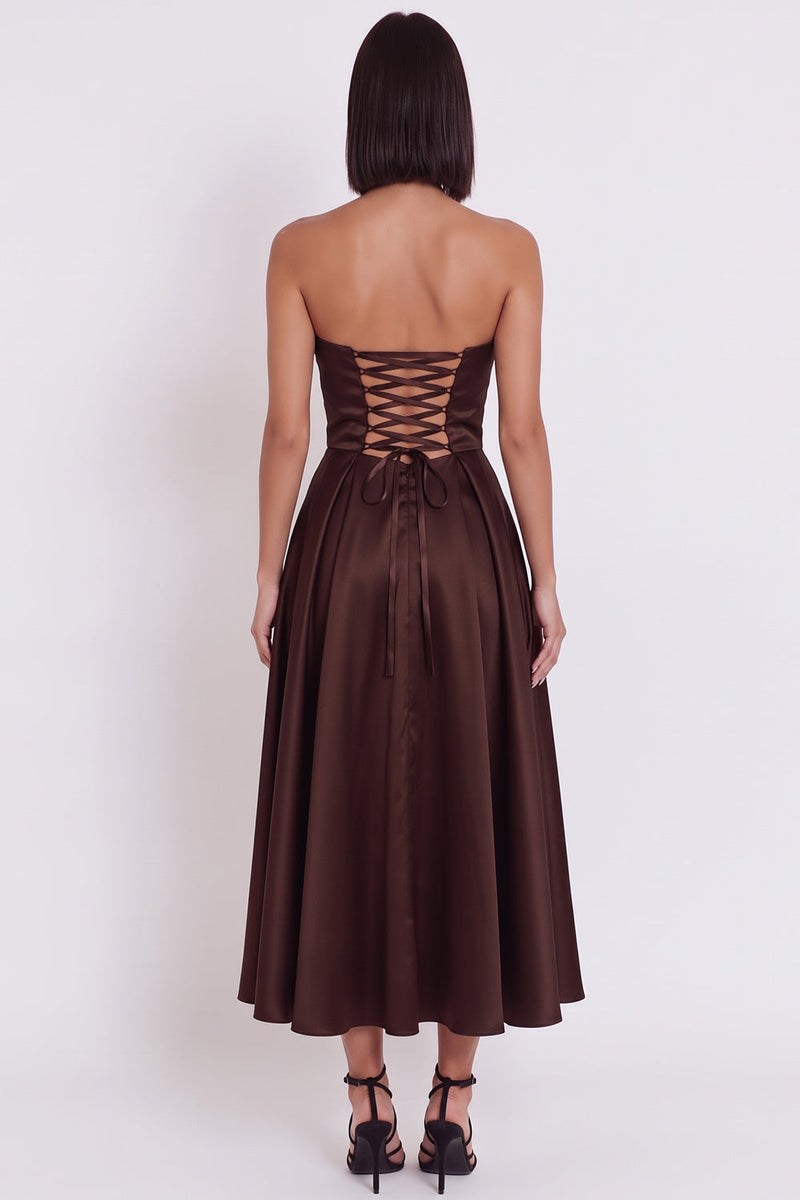 Laden Sie das Bild in den Galerie-Viewer, Schwarzes Trägerloses A-Linie Midi Cocktailkleid mit Schlitz