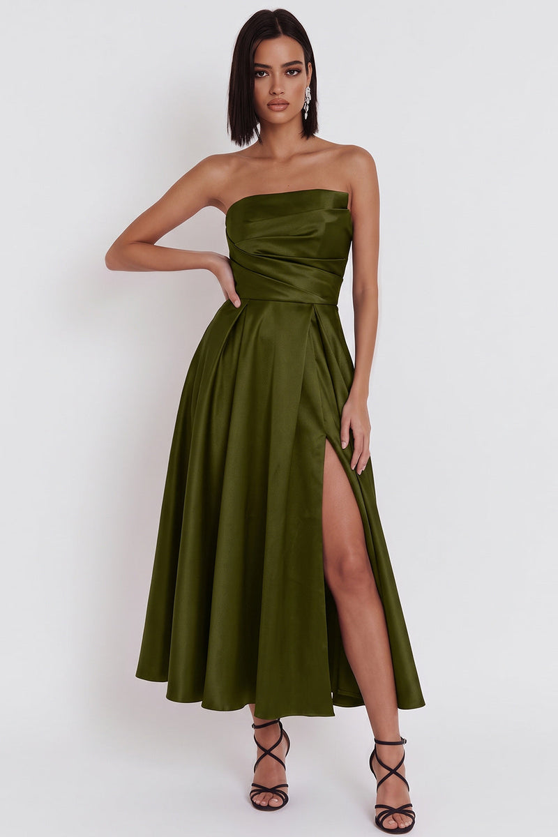 Laden Sie das Bild in den Galerie-Viewer, Schwarzes Trägerloses A-Linie Midi Cocktailkleid mit Schlitz