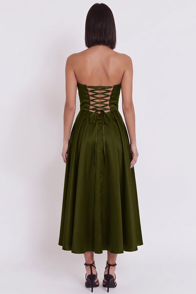 Laden Sie das Bild in den Galerie-Viewer, Schwarzes Trägerloses A-Linie Midi Cocktailkleid mit Schlitz