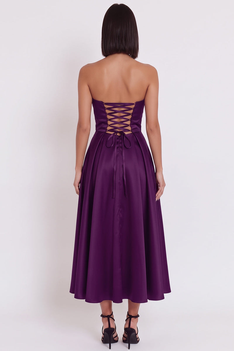 Laden Sie das Bild in den Galerie-Viewer, Schwarzes Trägerloses A-Linie Midi Cocktailkleid mit Schlitz