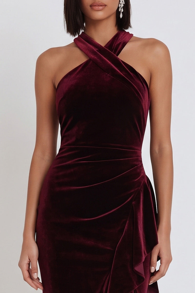 Laden Sie das Bild in den Galerie-Viewer, Burgunderrotes Samt High-Low Neckholder Meerjungfrauen Midi Cocktailkleid mit Rüschenschlitz