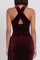Laden Sie das Bild in den Galerie-Viewer, Burgunderrotes Samt High-Low Neckholder Meerjungfrauen Midi Cocktailkleid mit Rüschenschlitz
