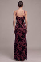 Laden Sie das Bild in den Galerie-Viewer, Burgunderrotes Scheiden Spaghetti-Träger Blumen Langes Samtkleid mit Schlitz