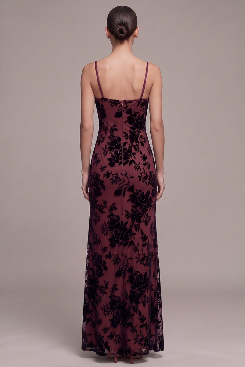 Laden Sie das Bild in den Galerie-Viewer, Burgunderrotes Scheiden Spaghetti-Träger Blumen Langes Samtkleid mit Schlitz