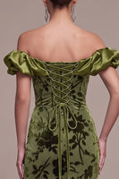 Laden Sie das Bild in den Galerie-Viewer, Olivfarbenes Puff-Off-the-Shoulder Meerjungfrauen Maxi Samtkleid mit Schlitz