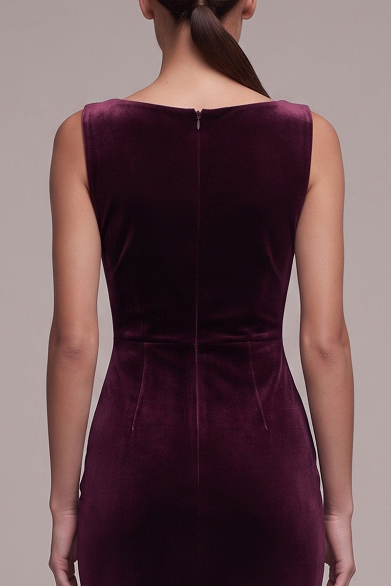 Laden Sie das Bild in den Galerie-Viewer, Cabernet Scheide Bateau-Ausschnitt Gerafftes Langes Samtkleid mit Schlitz