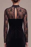 Laden Sie das Bild in den Galerie-Viewer, Schwarzes Sheath High Neck Spitze Maxi-Samtkleid mit langen Ärmeln und Schlitz