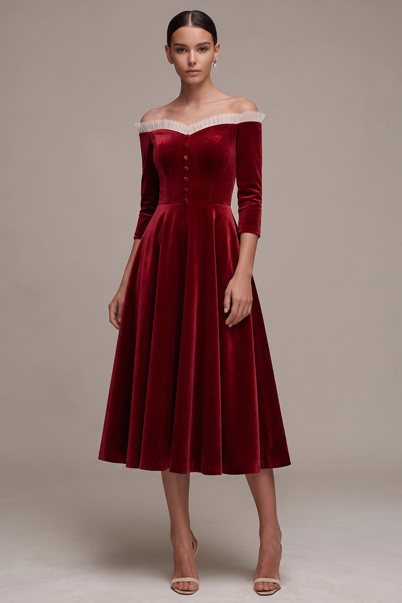 Laden Sie das Bild in den Galerie-Viewer, Burgunderrotes A-Linie Off-the-shoulder Rüschen Drei-Viertel-Ärmel Midi-Samtkleid mit bedecktem Knopf