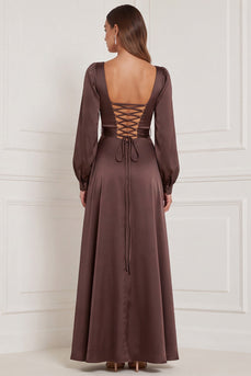 Espresso Quadrathals A-Linie Satin Maxi Brautjungfernkleid mit Schlitz