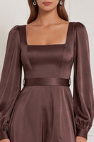 Laden Sie das Bild in den Galerie-Viewer, Espresso Quadrathals A-Linie Satin Maxi Brautjungfernkleid mit Schlitz
