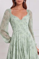 Laden Sie das Bild in den Galerie-Viewer, A-Linie Gestuftes V-Ausschnitt Langarmiges Salbei Chiffon Brautjungfernkleid mit Rüschen
