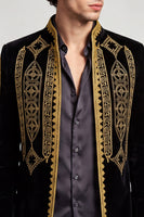Laden Sie das Bild in den Galerie-Viewer, Schwarzer Goldbestickter Herren Abschlussball-Blazer mit Stehkragen