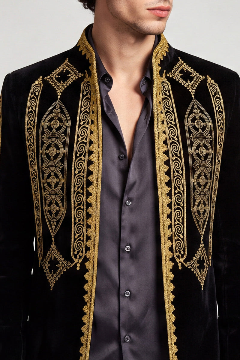 Laden Sie das Bild in den Galerie-Viewer, Schwarzer Goldbestickter Herren Abschlussball-Blazer mit Stehkragen