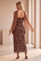 Laden Sie das Bild in den Galerie-Viewer, Kaffee Sheath Pailletten Fransen Trägerloses Midi Hochzeitsgastkleid mit Chiffon-Schärpe