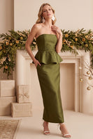 Laden Sie das Bild in den Galerie-Viewer, Olive Sheath Peplum Satin Trägerloses langes Hochzeitskleid mit Perlen
