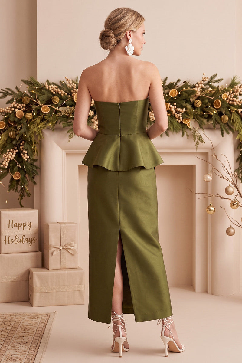Laden Sie das Bild in den Galerie-Viewer, Olive Sheath Peplum Satin Trägerloses langes Hochzeitskleid mit Perlen