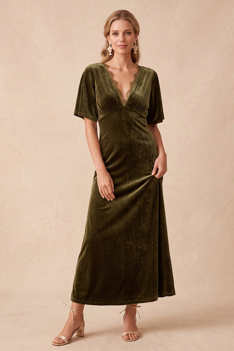 Laden Sie das Bild in den Galerie-Viewer, Olivgrün Samt A-Linien V Ausschnitt Kurze Ärmel Maxi Kleid für Hochzeitsgast mit Spitze