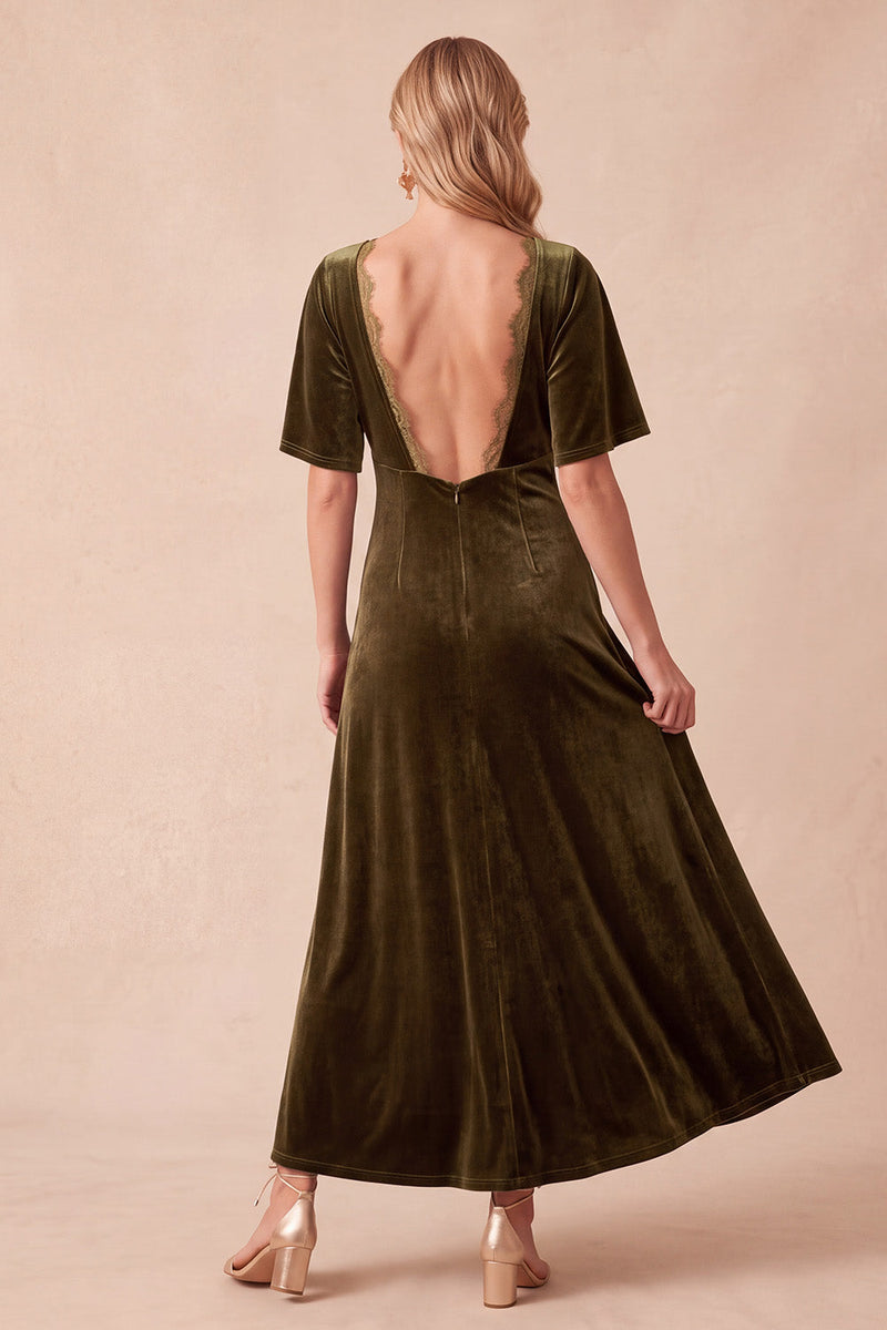 Laden Sie das Bild in den Galerie-Viewer, Olivgrün Samt A-Linien V Ausschnitt Kurze Ärmel Maxi Kleid für Hochzeitsgast mit Spitze
